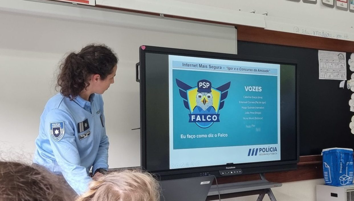 Escola assinala Dia da Internet Mais Segura com ação da PSP de Machico