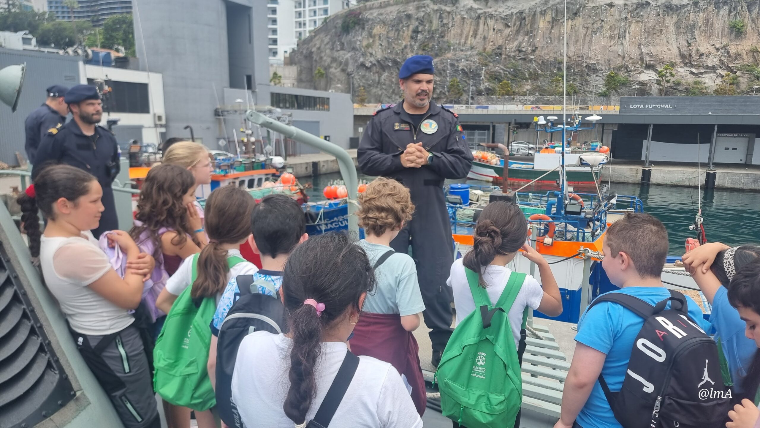 Erasmus +: Projeto “da Serra ao Mar” leva alunos do 3.º ano a visitarem o NRP Zaire e a realizar Batismo de Mar