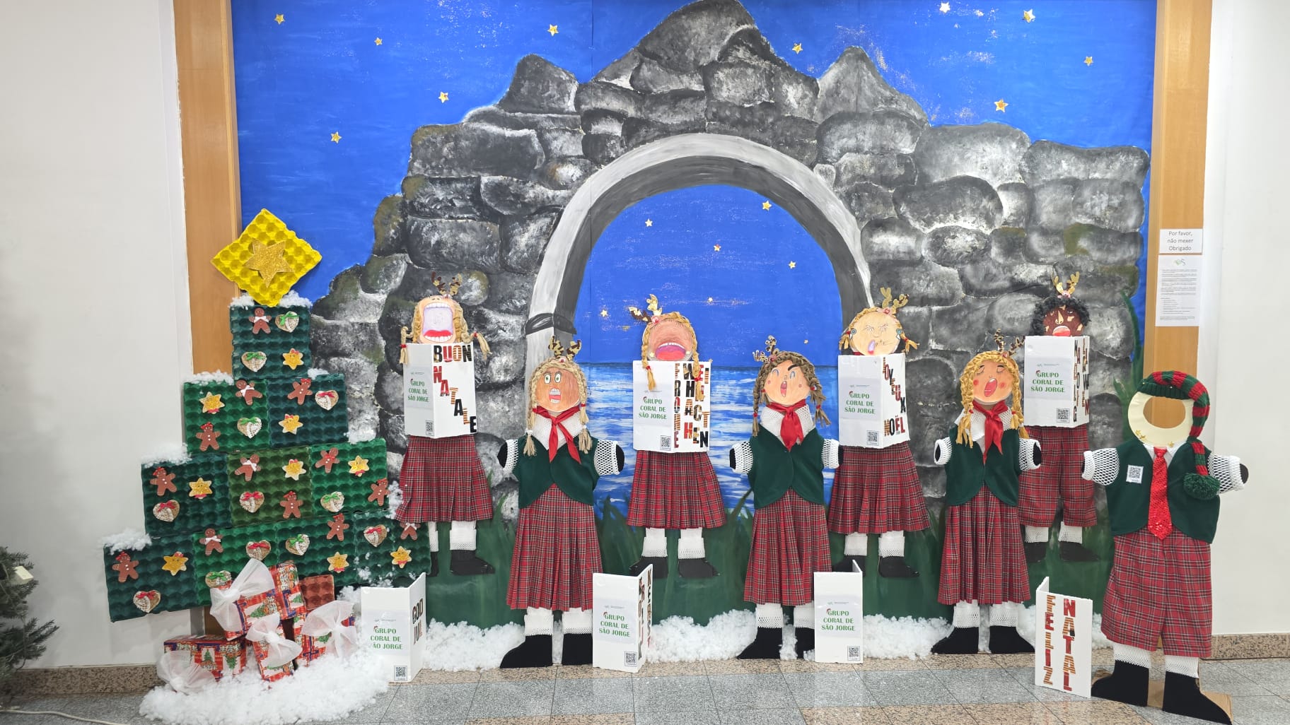 O nosso painel no Caniço Shopping com distinção, na categoria do Primeiro Ciclo